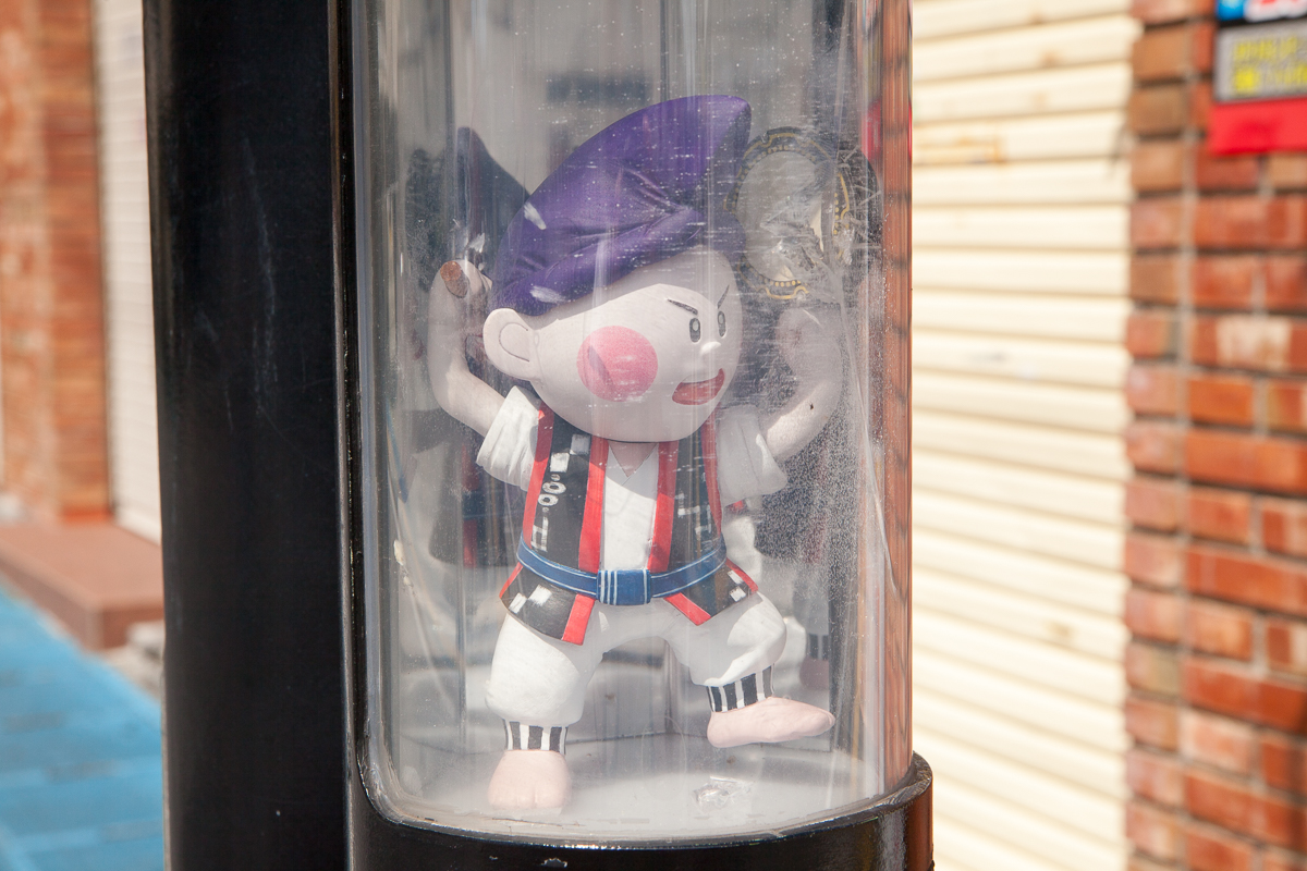 沖縄市中の町のエイサー街灯 沖縄b級ポータル Deeokinawa でぃーおきなわ