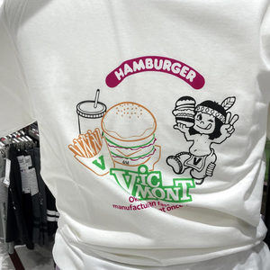 幻のハンバーガーショップ「ビクモン」のTシャツがサンエーで売られている