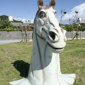 伊平屋島にある謎の馬頭