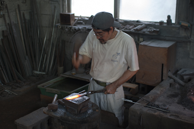 【大人の社会見学】沖縄で最後の手打ち鍛冶屋 池村鍛冶屋