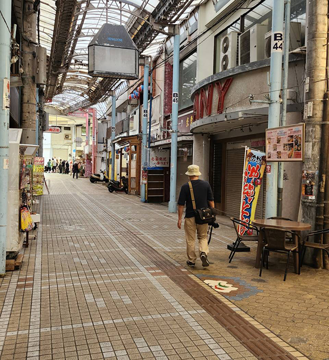 ガランとした平和通り商店街