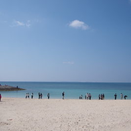 沖縄では本当に年中泳いでいる人がいるのか
