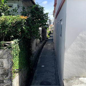 沖縄県内唯一の「著しく危険な密集市街」嘉手納二番地を歩いてみる